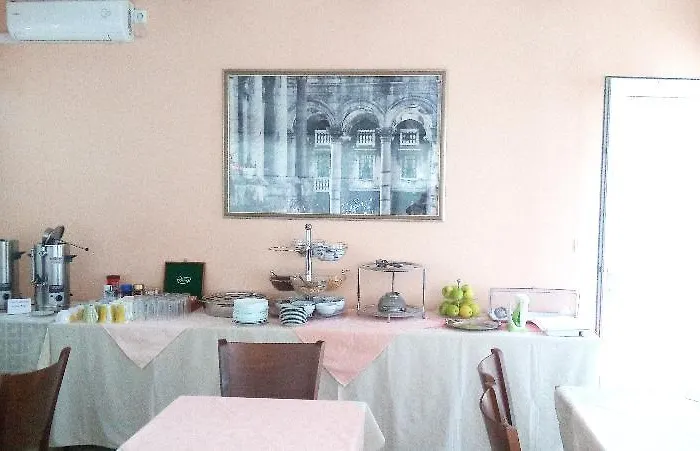 Alojamento de Acomodação e Pequeno-almoço Marjela Split